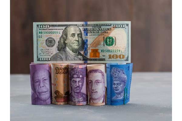 英伟达CEO黄仁勋称：将Blackwell人工智能芯片引入中国是“切实可行的”